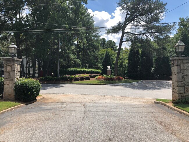 Photo - 2956 N DeKalb Dr