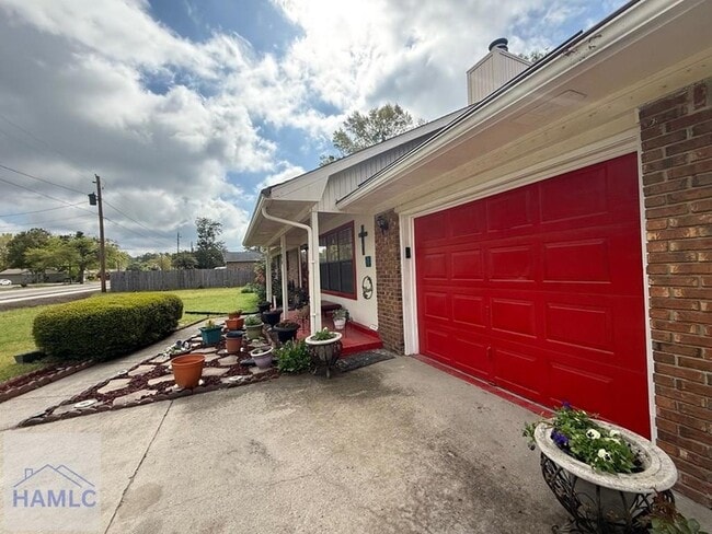 Photo - 704 Olive St