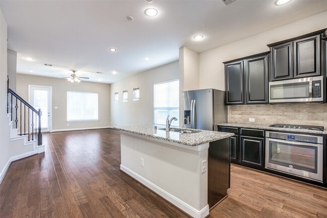 Photo - 22503 Miramar Bend Dr