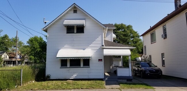 Photo - 3052 Sackett Ave Unit Back