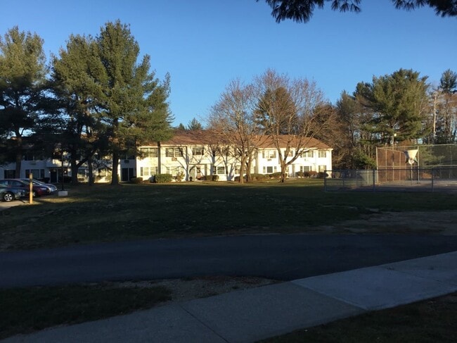 Photo - 419 E River St