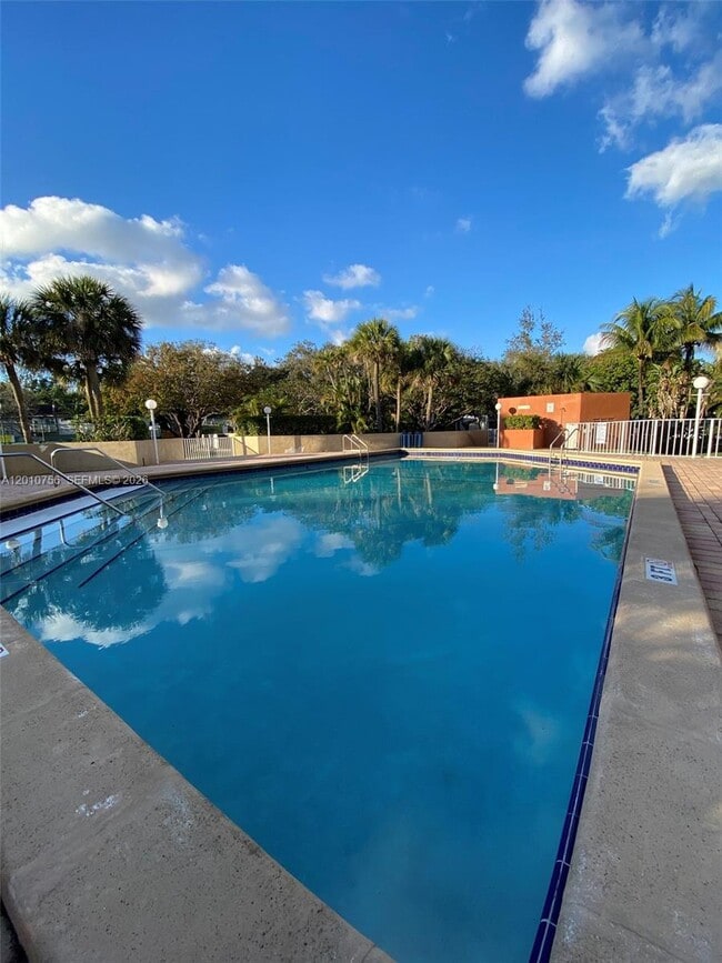 Building Photo - 4215 N University Dr Unit 304