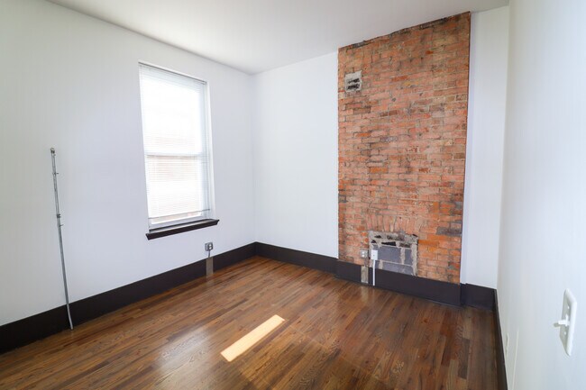 Unit 3 - 1513-1515 Republic St