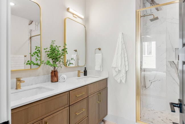 Photo - 1043 E Trinity Ln