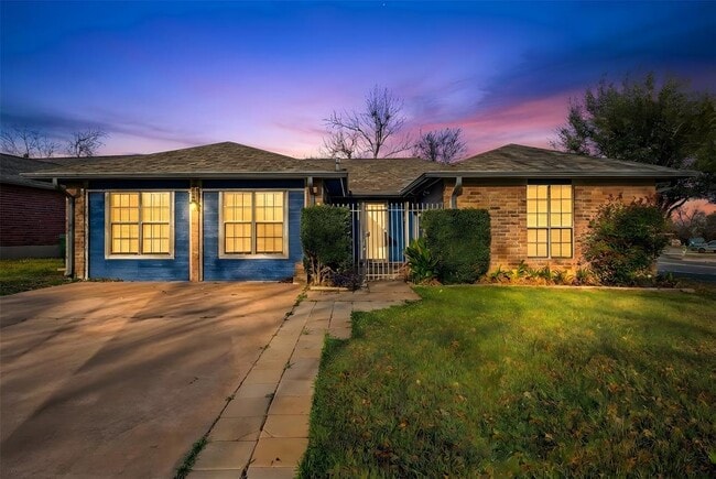 Building Photo - 12002 Swan Dr