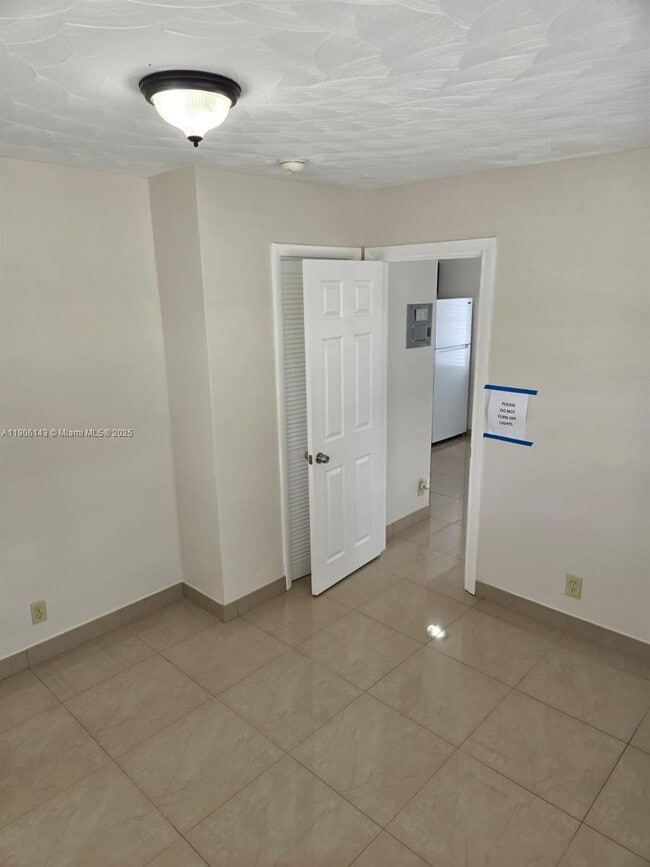 Photo - 724 NE 6th St Unidad 2