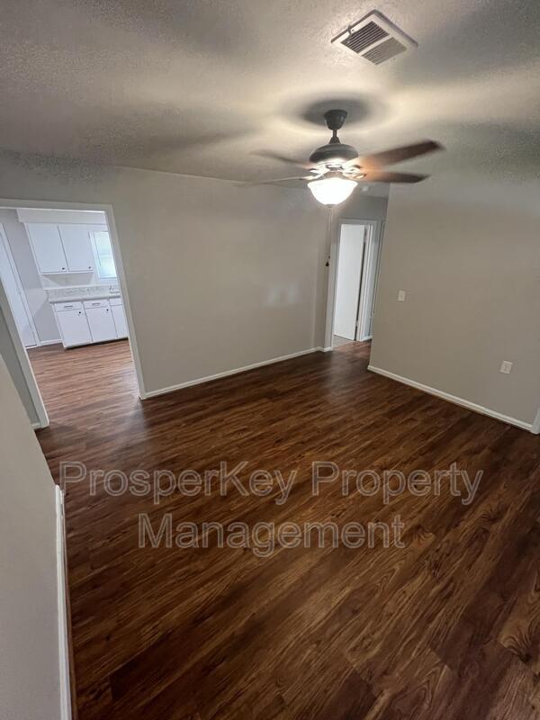 Photo - 3025 Foresthill Dr