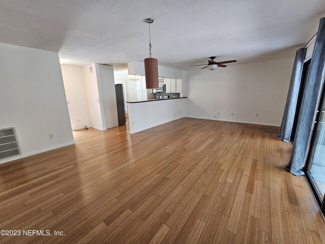 Photo - 120 Bermuda Ct