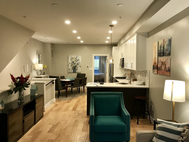 Building Photo - 614 I St NE Unit #2 Rental