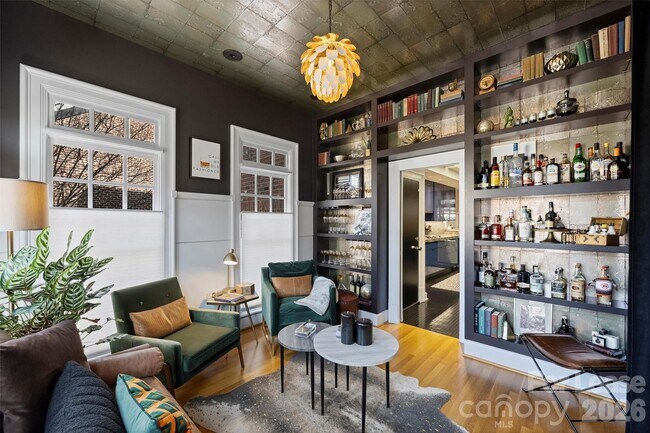 Photo - 1124 Dilworth Crescent Row