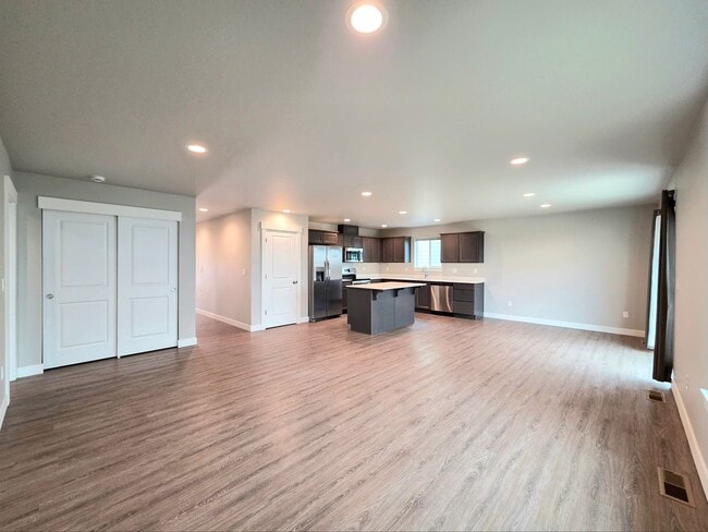 Building Photo - Single Family Home w/ Private Yard + Garage – Available Now!