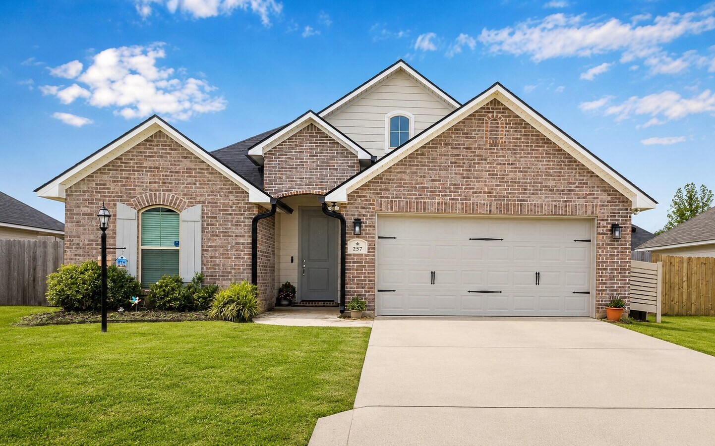 Photo - 257 Sedgewick Ave