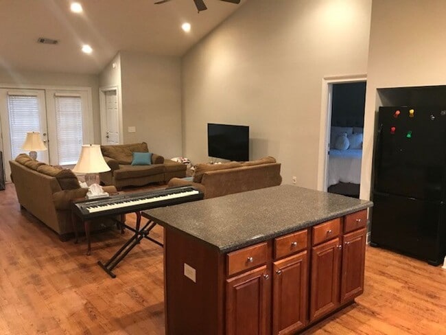 Building Photo - Eagles Landing North #42