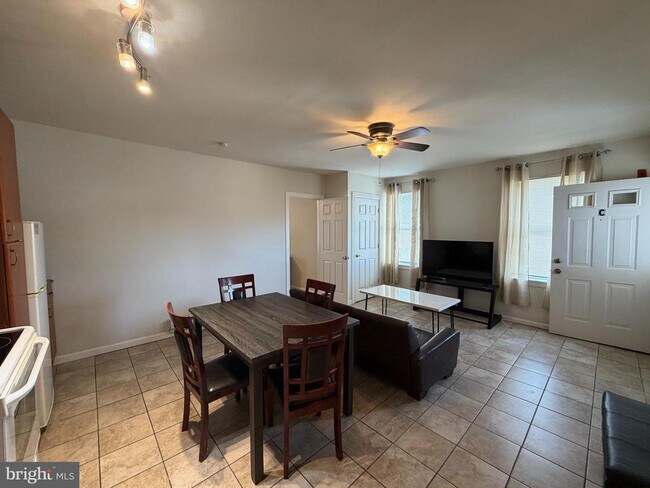 Photo - 7103 Rising Sun Ave Unidad C