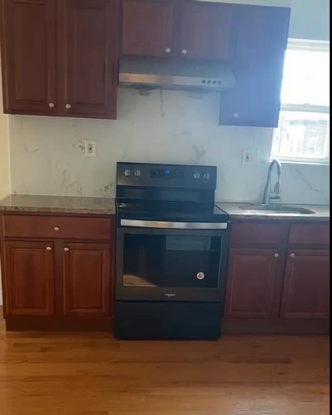 Building Photo - 763 S 13th St Unit 3rd fl
