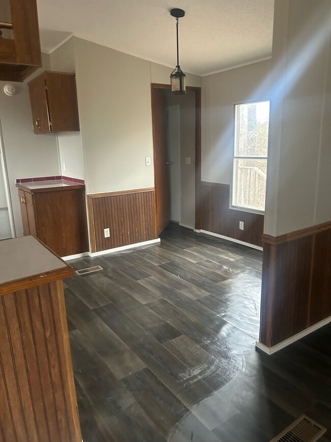 Photo - 4058 Veterans Hwy W