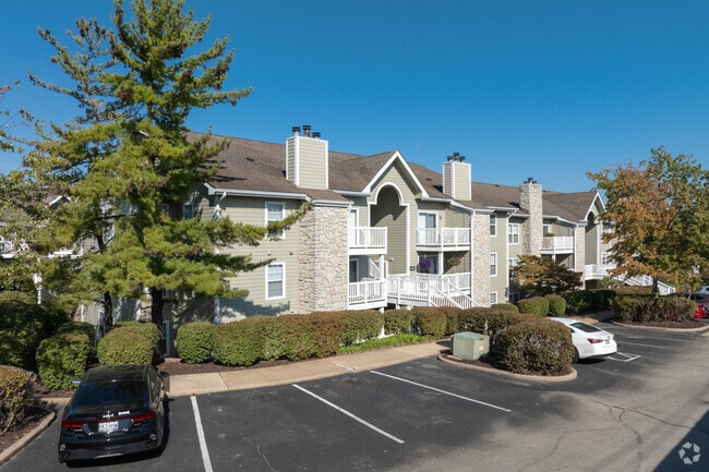 Building Photo - Bonhomme Village