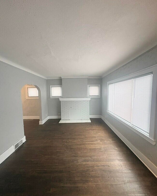 Photo - 16583 Archdale St