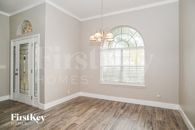 Photo - 2352 Chartley Ln S