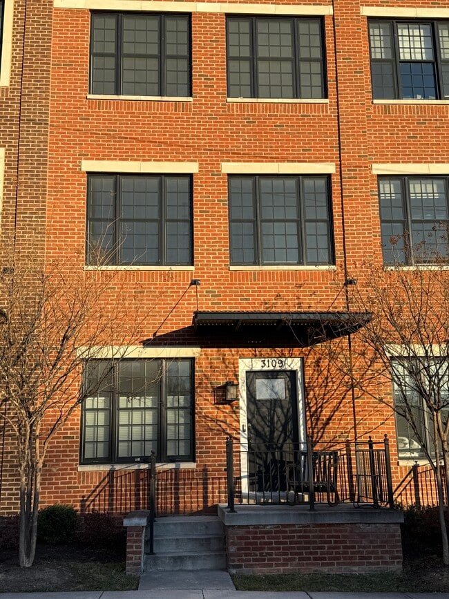 Building Photo - 3109 Elm Ave