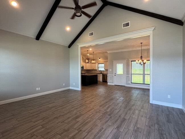 Photo - 205 Meadow Ln