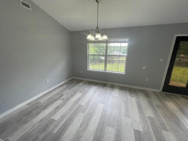 Photo - 427 Triton St