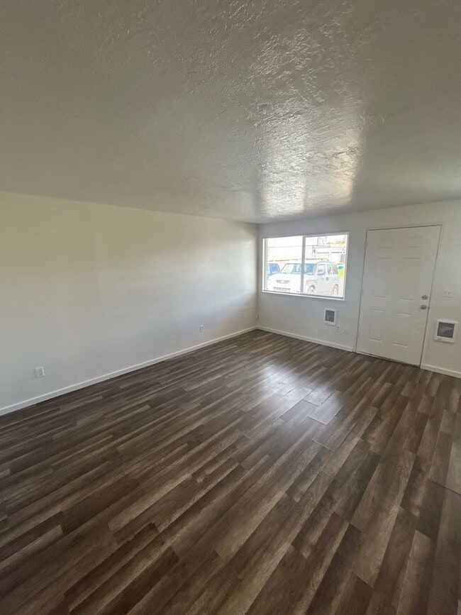 Photo - 576 Hill St SE Unit B