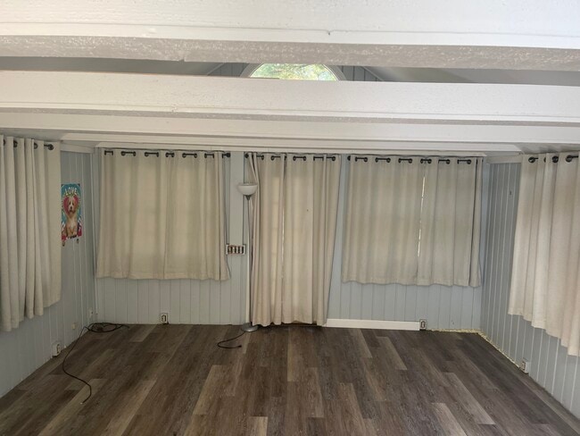 Photo - 421 W Higgins Lake Dr