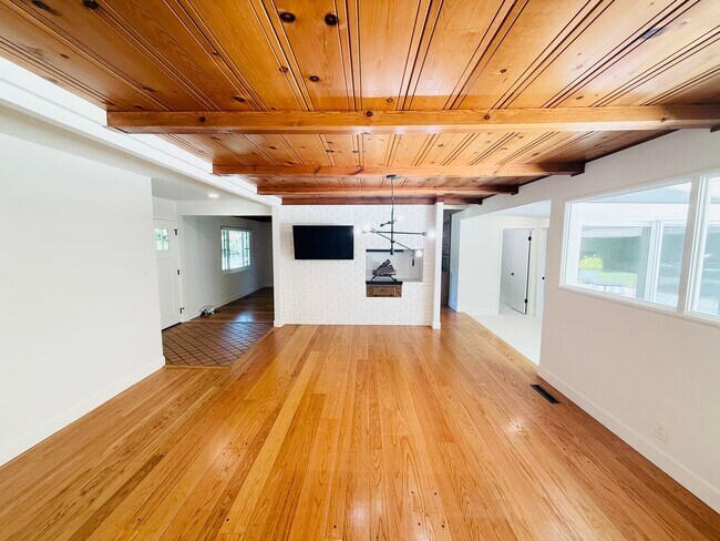 Photo - Corner lot 4-bedroom, 3-bathroom, 2,100 sq. ft. ranch-style home.  Great Location!