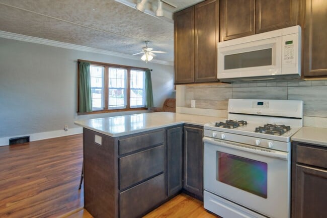 Photo - 563 S 35th St