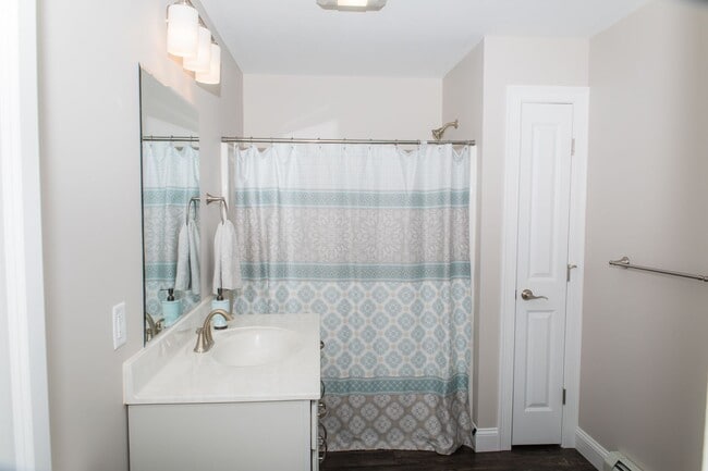 Photo - Fox Ridge Crossing 3 Unit FRC131 1BR