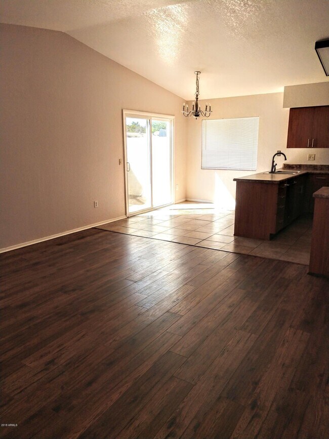 Photo - 921 W Laguna Dr