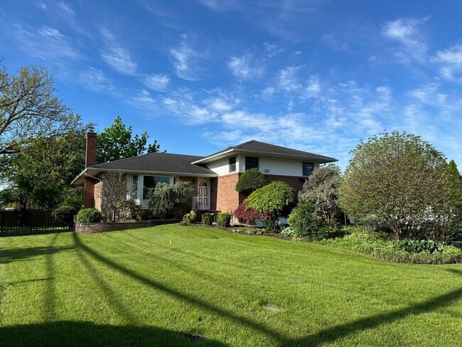 Photo - 310 S Oyster Bay Rd Casa