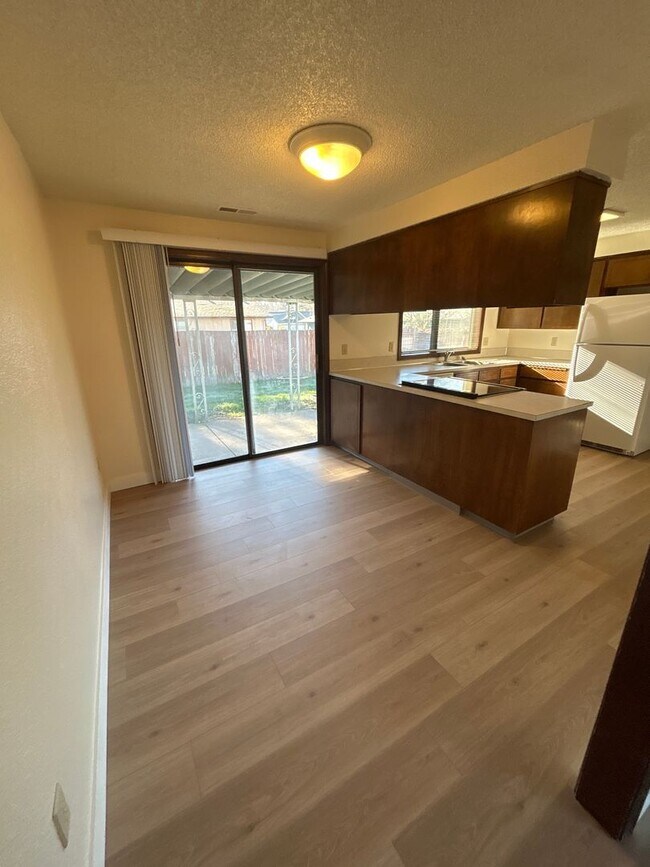 1012 SE Dorothy Ave