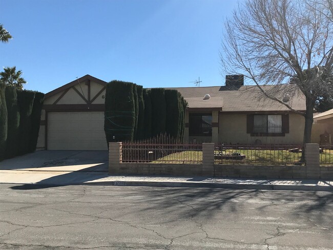 1 story single family with a pool - 1 story single family with a pool House