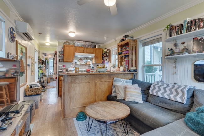 Photo - 624 W 7th Ave