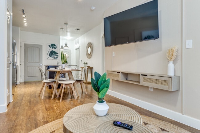 Photo - 1221 Legacy Dr Unidad ID1363562P