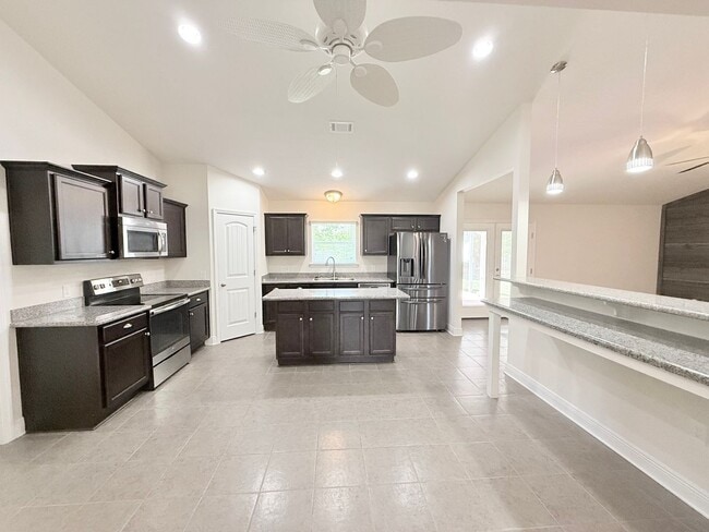 Photo - Spacious 4-Bedroom Home - Pace Mill Creek