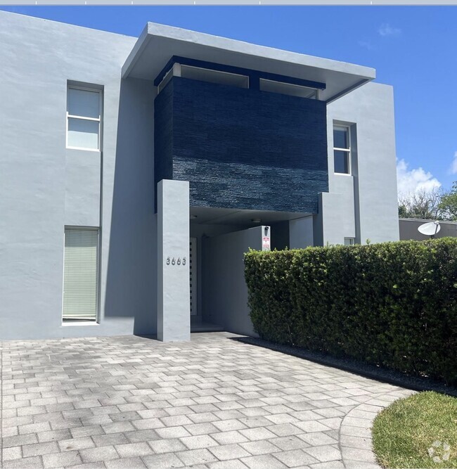 Building Photo - 3663 SW 15th St Rental