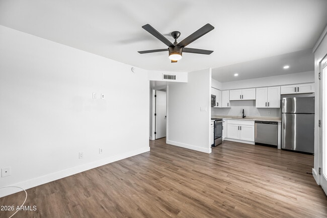 Photo - 3133 E Fairmount Ave