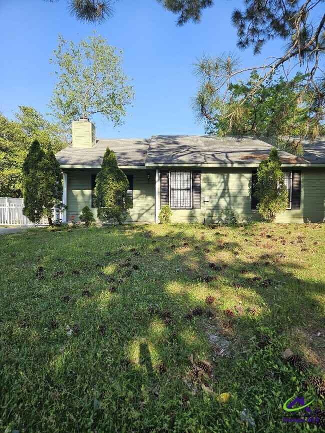 Photo - 638 Maple Dr House