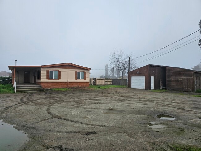 Building Photo - 2401 W Olive Ave