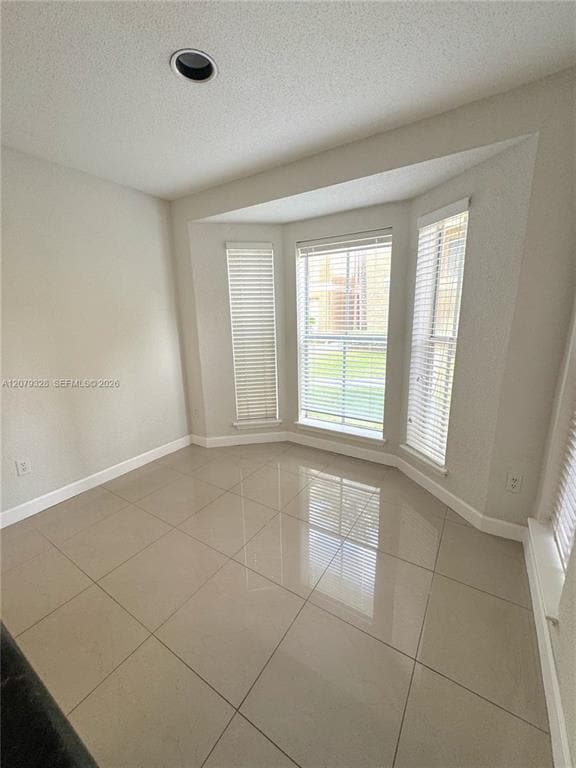 Photo - 777 Riverside Dr
