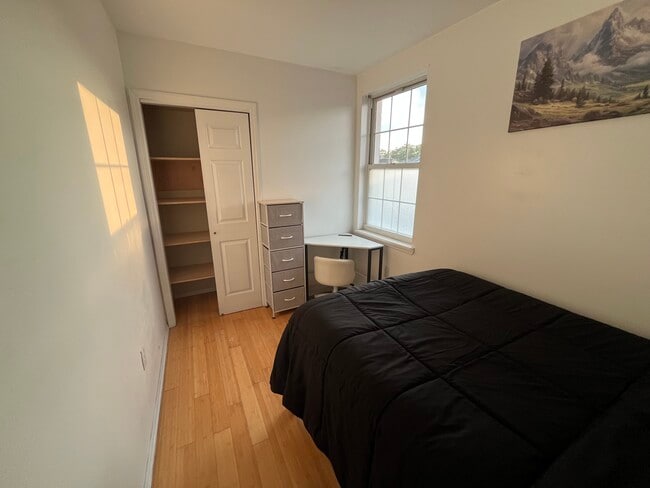 Photo - 9720 Albert Rd Unit Cozy bedrooom