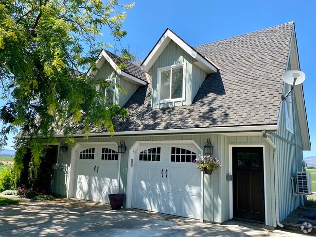 Building Photo - 1401 Emerson Rd Rental