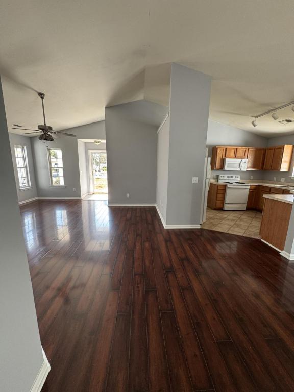 Photo - 884 Silvercrest Dr