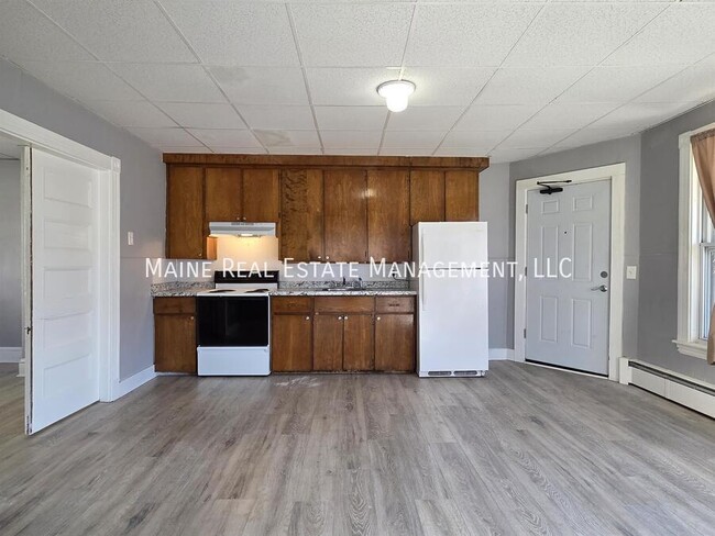 Building Photo - 131 College Ave Rental