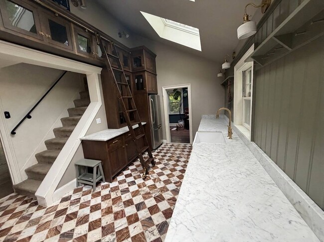 42 Forest St