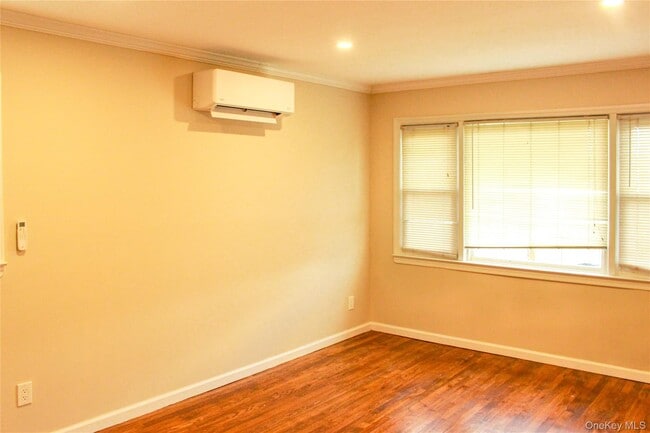 Photo - 121 Nassau Blvd