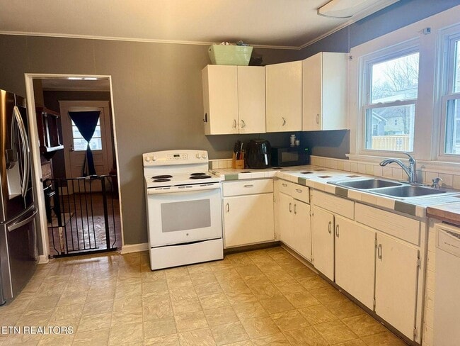 Photo - 316 Oglewood Ave